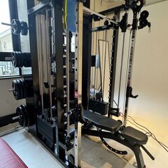 トレーニングマシーン　スミス　ジムマシーン　アタッチメント付きの画像