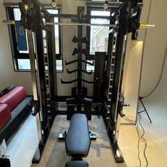 トレーニングマシーン　スミス　ジムマシーン　アタッチメント付きの画像