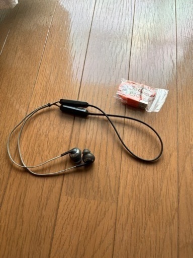 Bluetoothイヤホン マイクリモコン付き　耳が痛くならないイヤホンカバー付きJBL TUNE205BT