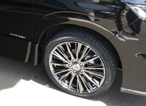 最終値下げになります。レイズ　ベルサス　ストラテージア　ヴォウジェ　4本セット　215/45R18