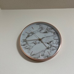 ガラスのテーブルと紫の椅子と白のシェルフと一緒に購入決まりました...