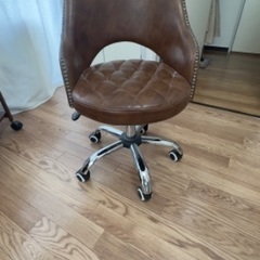 キャスター付き椅子