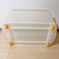 ローラー付き衣装収納ケースの画像