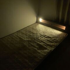 セミダブルベッド(マットレス付き)の画像