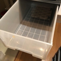 押入れに丁度良いサイズ感　クリアケースと蓋付きクリアケースの画像