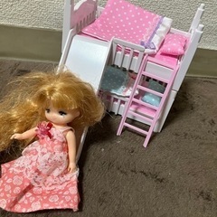 ミキちゃんマキちゃんの二段ベッド
