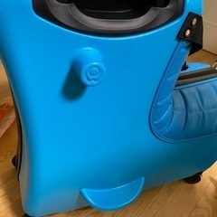 子供が乗れるキッズキャリー(ブルー)ボトルホルダーセットの画像