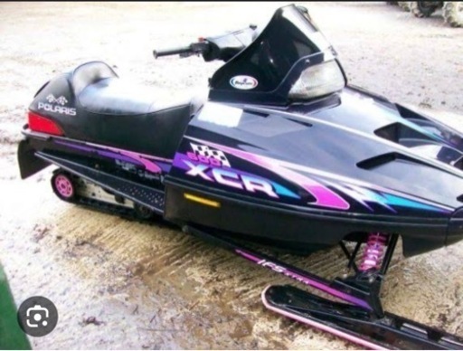 スノーモービル