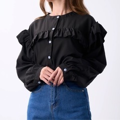 【新品未使用】 ブラウス フリルの画像