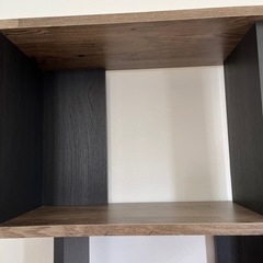 おしゃれな棚(置き方によって横or縦にも自由) (綺麗な方だと思います)の画像