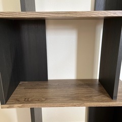 おしゃれな棚(置き方によって横or縦にも自由) (綺麗な方だと思います)の画像