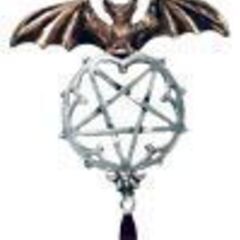 EastGate Lamia pendant 生命と再生の血の象徴
