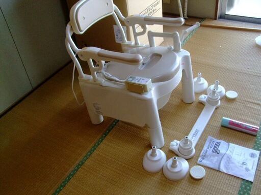 未使用★ポータブルトイレ　安寿　FX-CP　はねあげ　ちびくまくん　暖房便座　快適脱臭　キャスター付