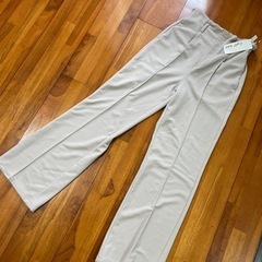 ボトム　ベージュ