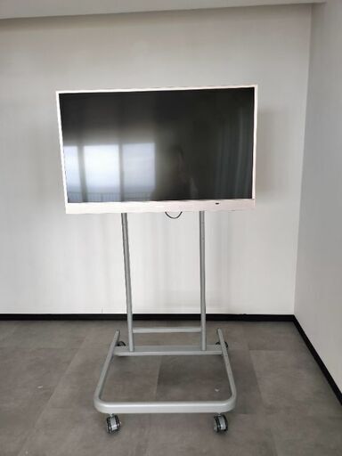 【受付停止中】TV 43v型　aiwa 18年製　テレビ台付き