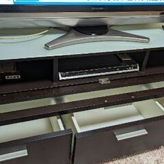 液晶テレビとテレビ台　シャープの画像