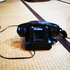 昔ながらの黒電話の画像