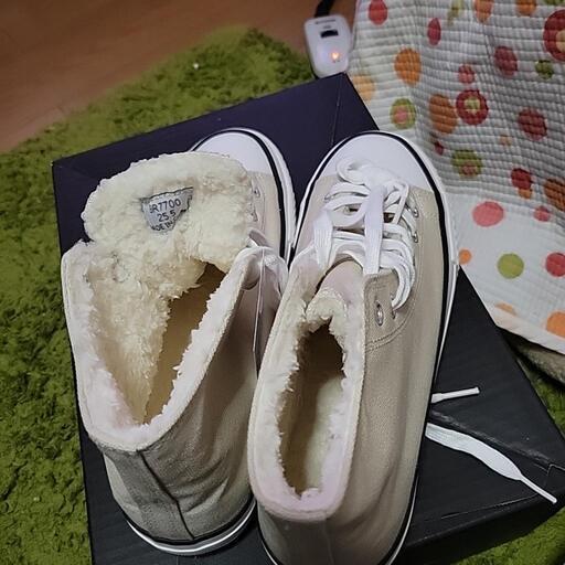スニーカー新品25.5