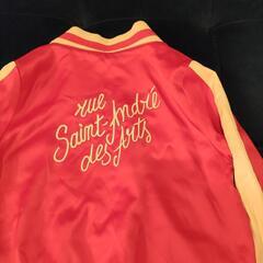 ジャンパー赤の画像