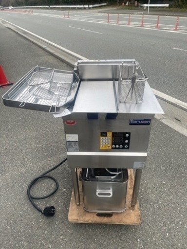 ■美品 中古品 マルゼン 電気フライヤー MEF-18E 2020年 3相200V 付属品多数 450ｘ600ｘ800ｍｍ 動作問題なし①■