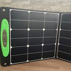 ソーラーパネル 太陽光発電 アウトドア 災害 折り畳み 100W 説明書付きの画像