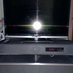 40インチ液晶テレビ、スピーカー内蔵テレビデッキ付き