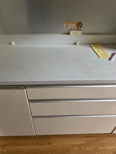 たっぷり収納食器棚