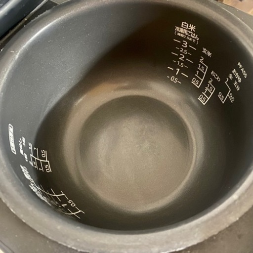 冷蔵庫、ゴミ箱、トースター、炊飯器