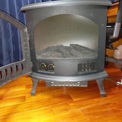 暖かい暖炉型電気ヒーターの画像
