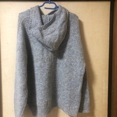 フードつきニットの画像