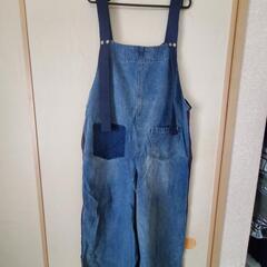 サロペット‥かな？