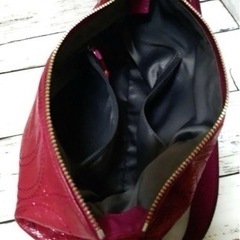 COACH パテントレザー バンド ショルダーバッグ 黒点数個2WAY レッド系の画像