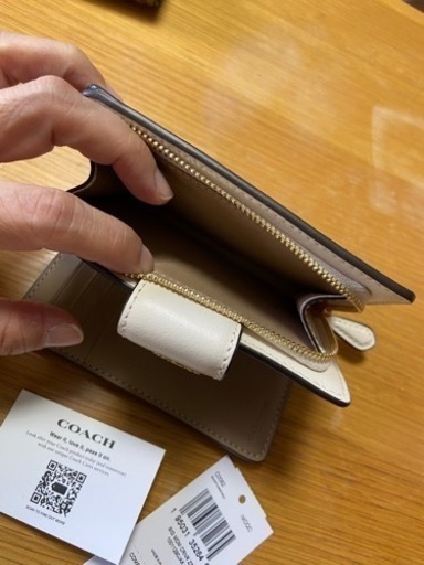 【新品未使用】COACHレディース二つ折り財布