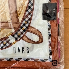 【大幅値下】新品未開封　DAKS  大判ハンカチ2枚　メンズレディースの画像