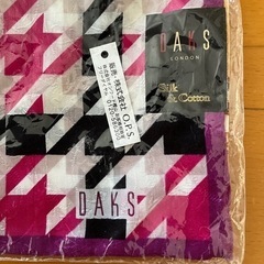 【大幅値下】新品未開封　DAKS  大判ハンカチ2枚　メンズレディースの画像