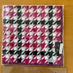 【大幅値下】新品未開封　DAKS  大判ハンカチ2枚　メンズレディースの画像