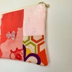 ハンドメイド　パッチdeポーチ　お着物和柄　パッチワーク　ポーチ　フラットポーチ　和雑貨　和小物　和柄　着物　花柄の画像