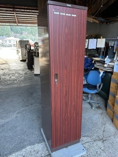 ライオン1人用スチールロッカー