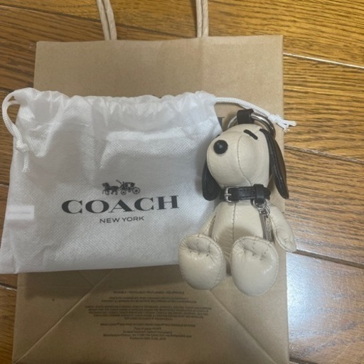 値下げ　限定品　未使用　すヌーピー×coach キーホルダー