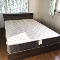 ダブルベッド　マットレス　コンセント・引き出し収納付の画像