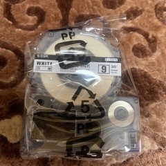 新品未使用品☆  9mm 白地黒文字 互換 テプラ テープ キングジム ES9K  テプラpro対応 カートリッジ ラベルライター テープ 長さ8mの画像