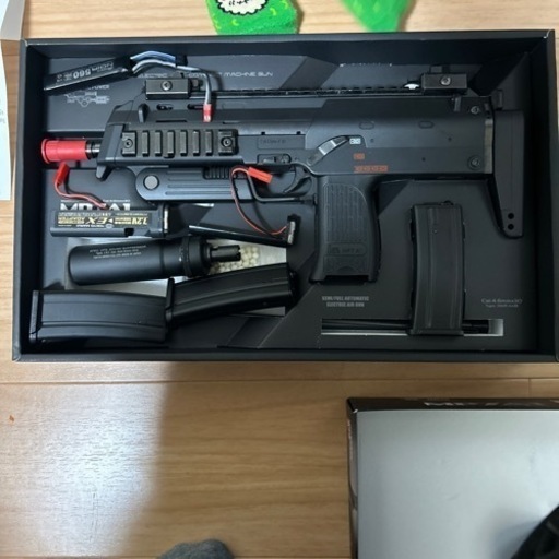 東京マルイMP7A1 カスタム品　バッテリー＋予備マガジン＋バッテリー