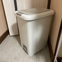 ゴミ箱　差し上げます　取引中
