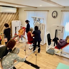 【港区】デイサービスの介護職員（正職員）を募集します！