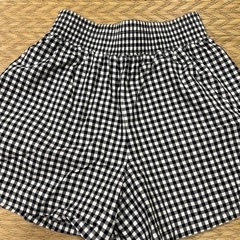 HoneysレディースMサイズ　白/黒チェックショートパンツ　美品の画像