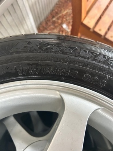 タイヤホイール付き普通タイヤ