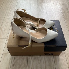 メヌエ　パンプス　21センチの画像