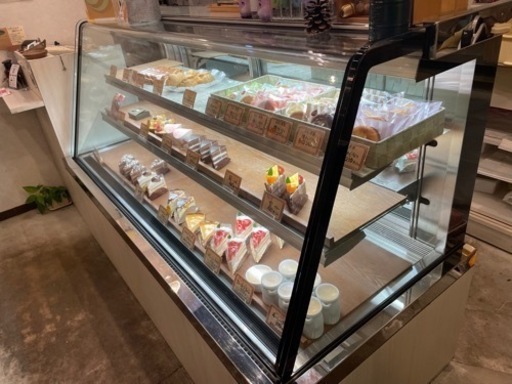 2024.1.14(日)まで営業しているケーキ屋さんのショーケース