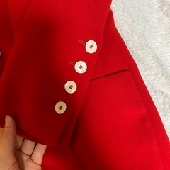 赤いジャケットの画像