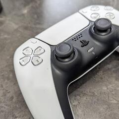 PS5 デジタルエディション コントローラ2台 ソニー充電スタンド パッケージ付きの画像